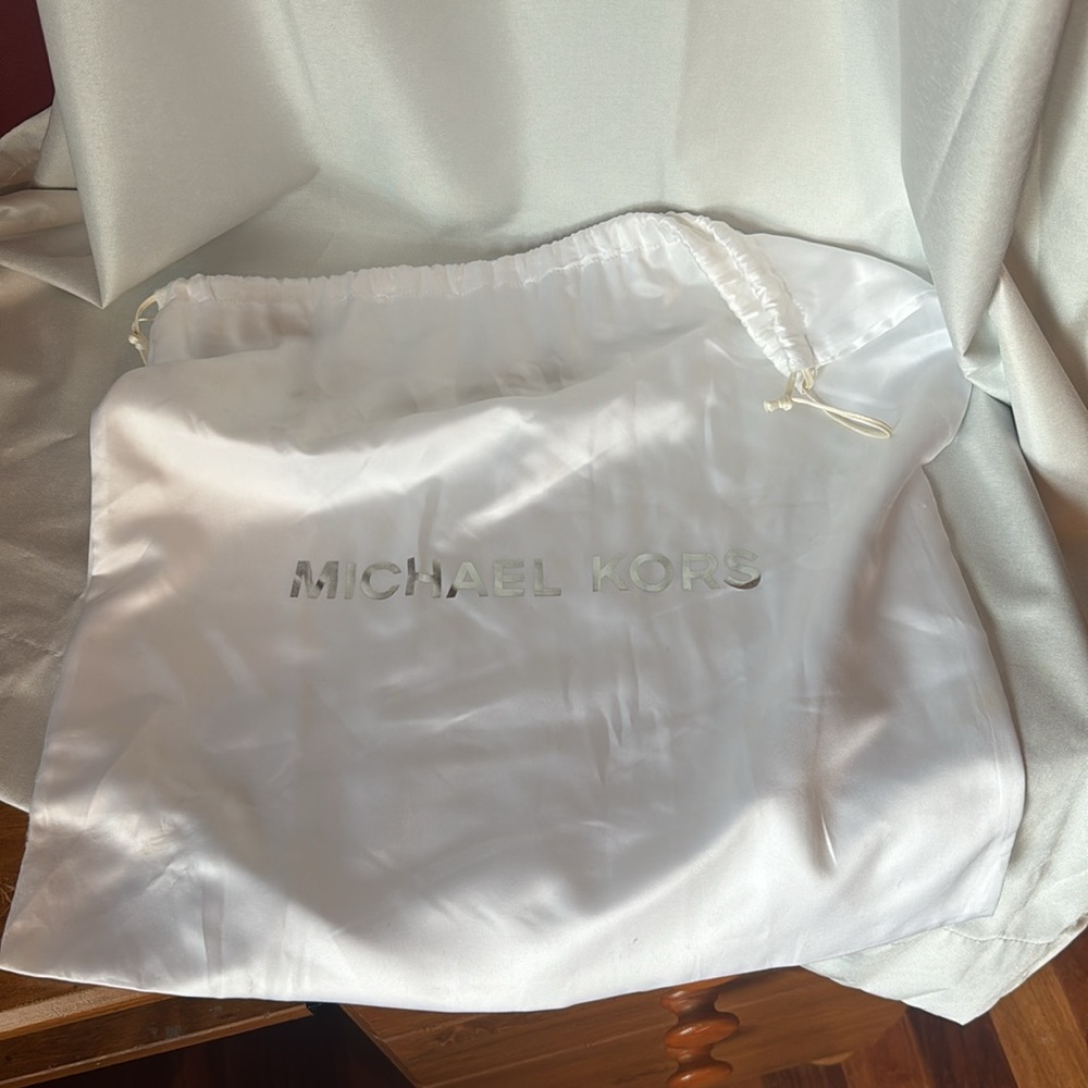 Michael Kors Purse - Picture 7 of 7